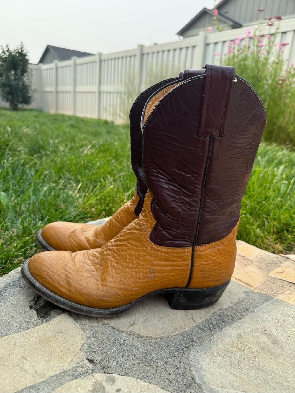 Vintage Two Tone Western Cowboy Boots. Pebbled Grain Leather. Women’s Size 8B
